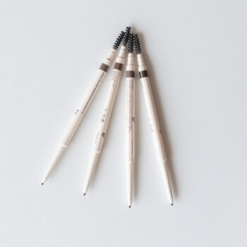 PRECISION EYEBROW PEN Farmasi Italia
